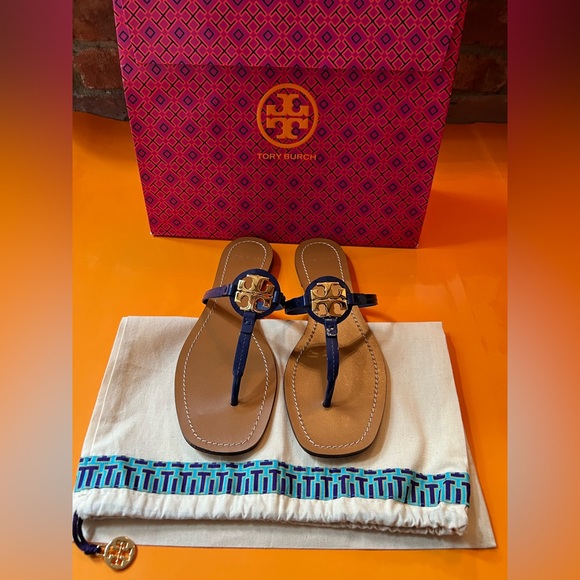 Tory Burch Mini Miller Patent Leather Thong Sandals - Picture 3 of 11